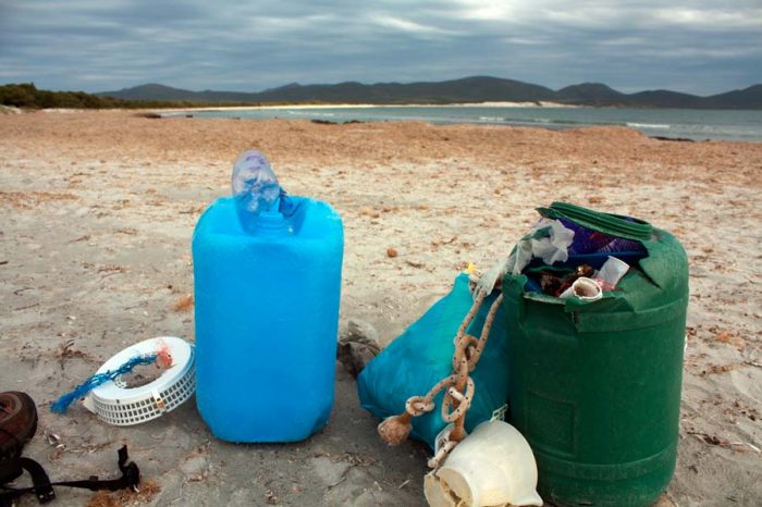 beach cleanup Porto Pino Sardinië