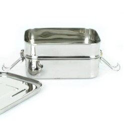 a slice of green lekvrije rvs lunchbox extra large