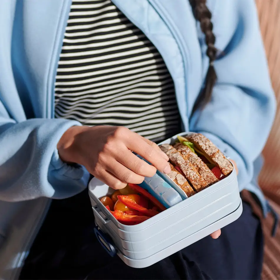 mepal take a break lunchbox medium met brood en fruit