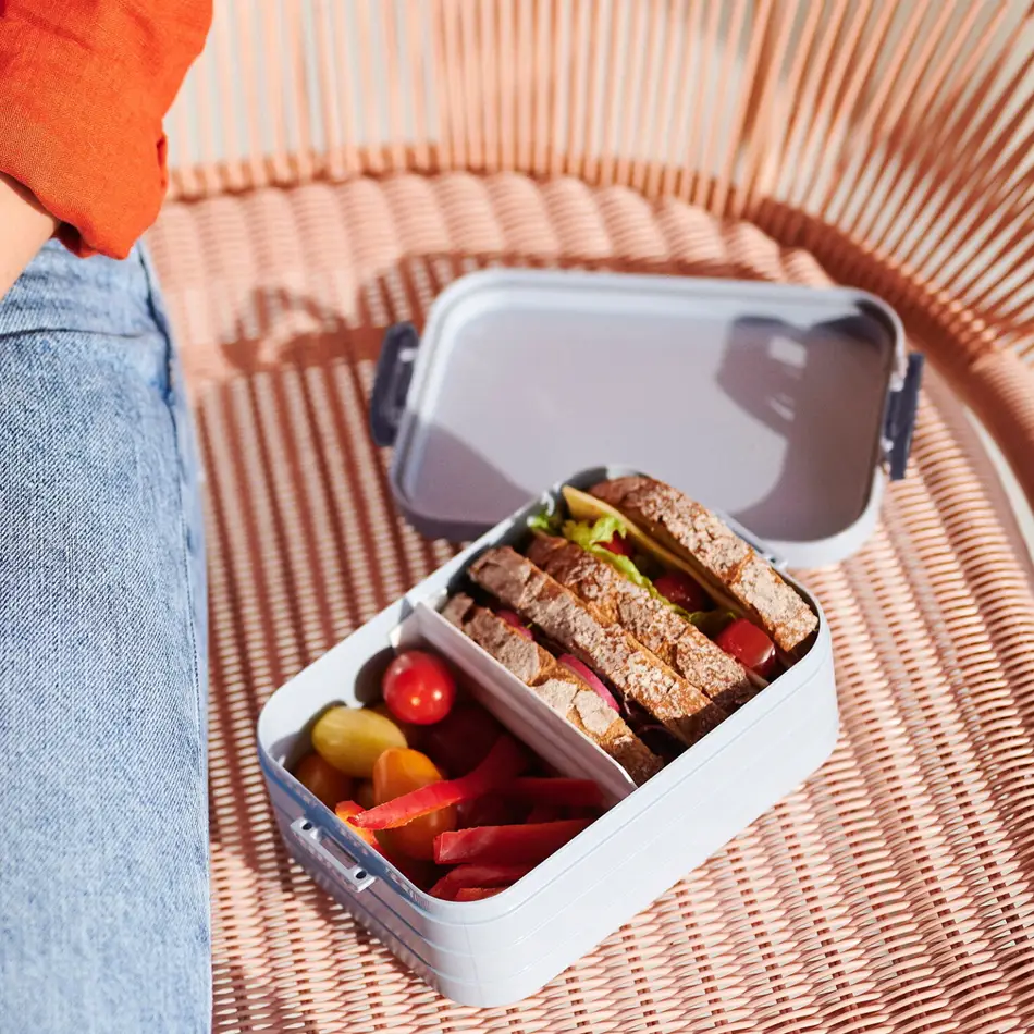 mepal take a break lunchbox met boterhammen en tussenschot